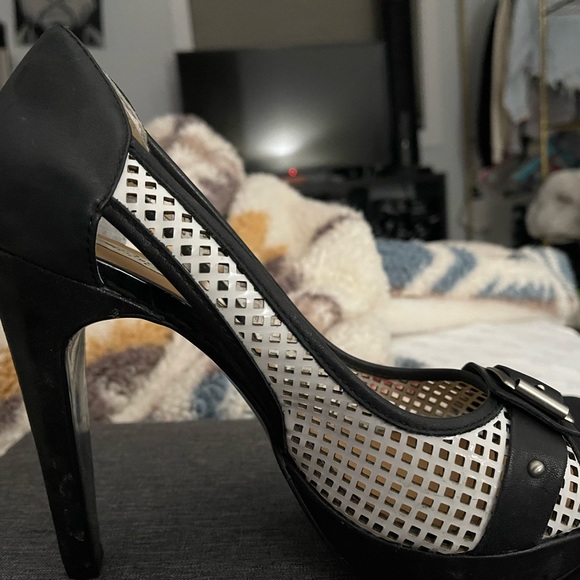 Incredibly fun heel! Dress it up or down. Brand Naughty Monkey - Picture 4 of 4